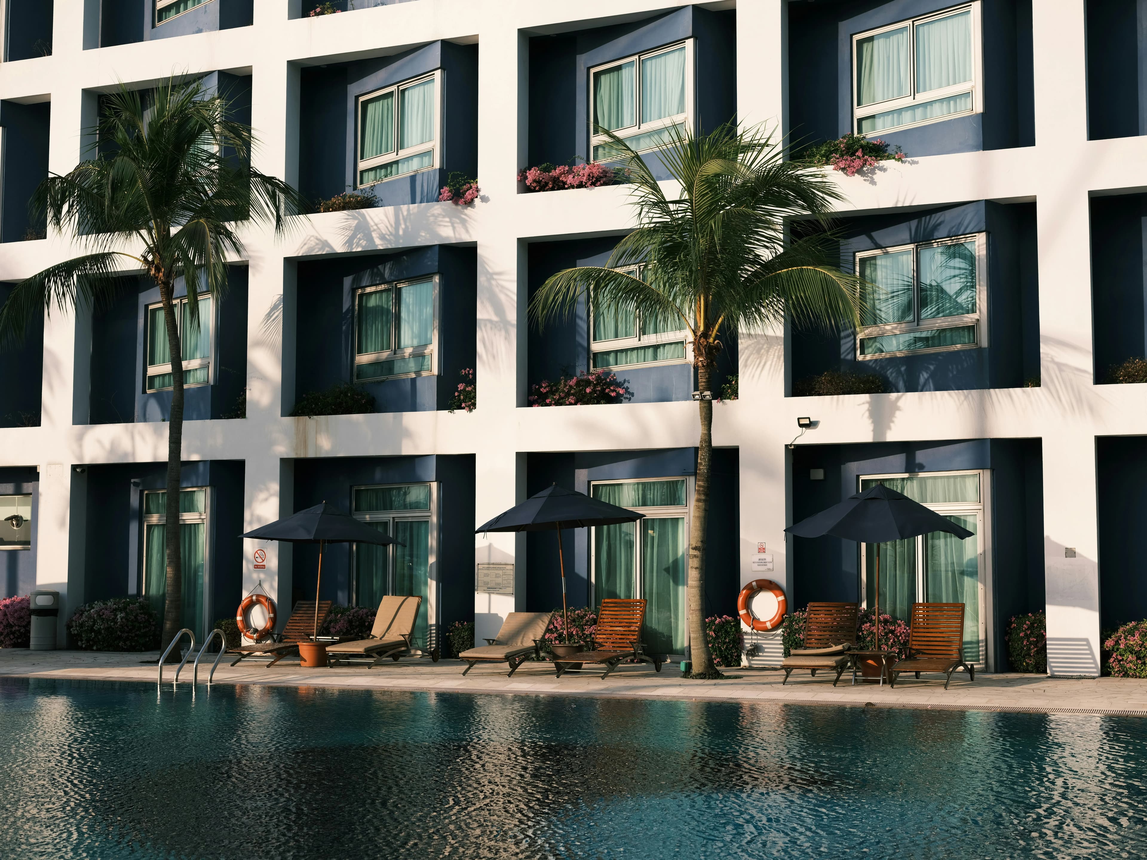 Guest experience audits using undercover staff for real response time data