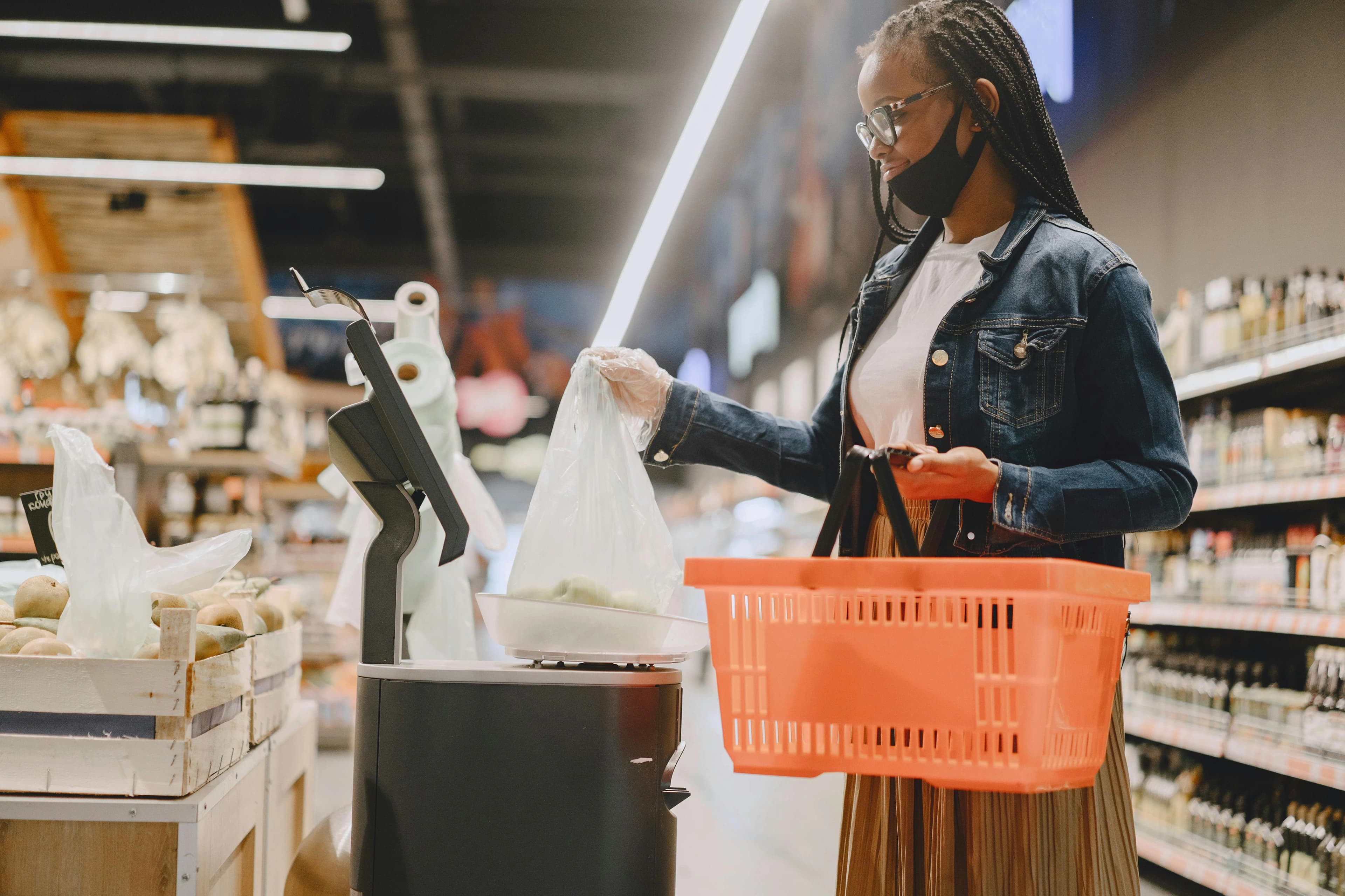 Omnichannel Fulfillment During Store Hours With a Dedicated Picker Packer Shift